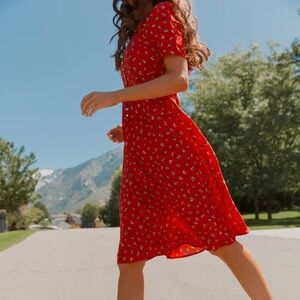Ivy City Co Allie Floral Dress in Red